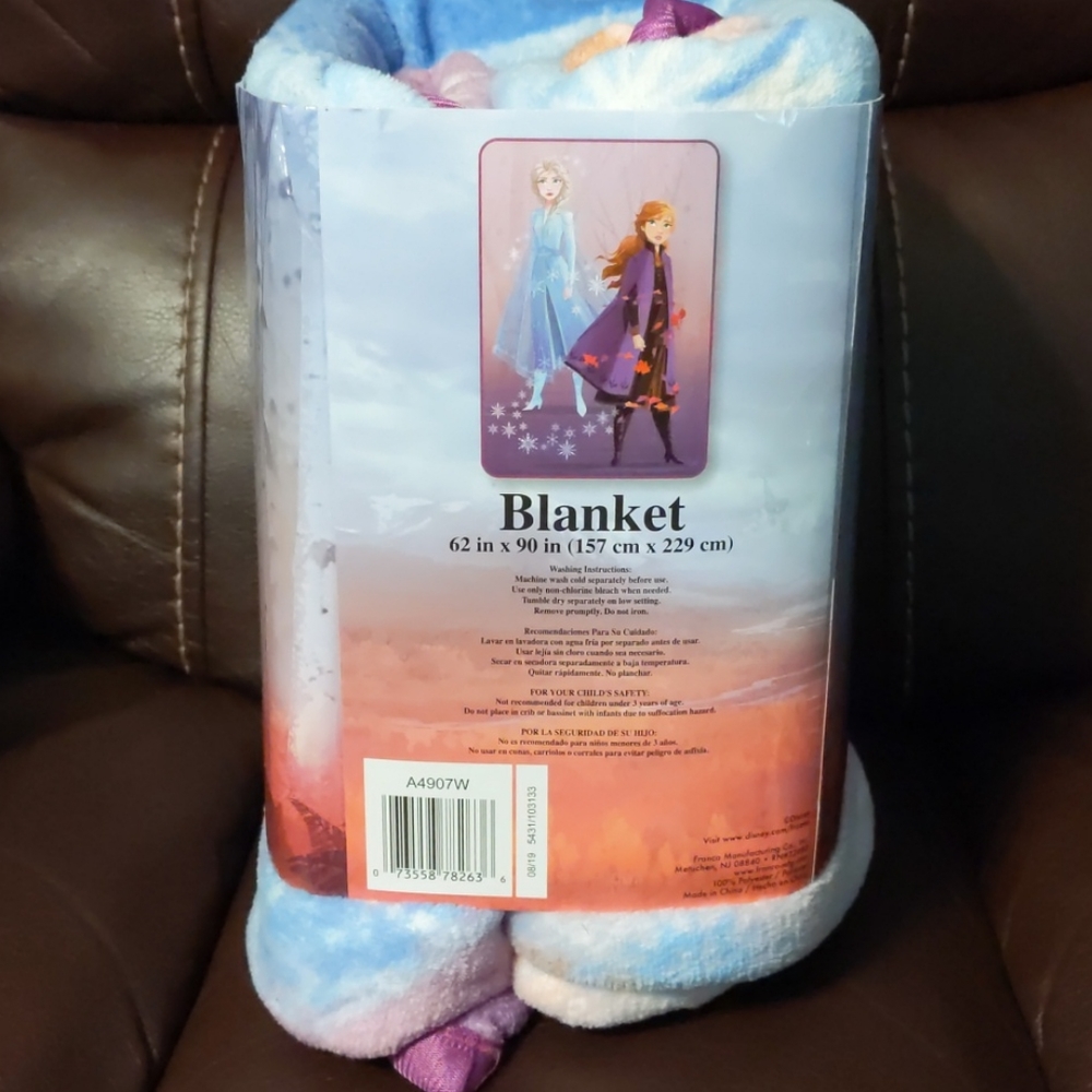 Disney Frozen II Blanket - Picture 4 of 8